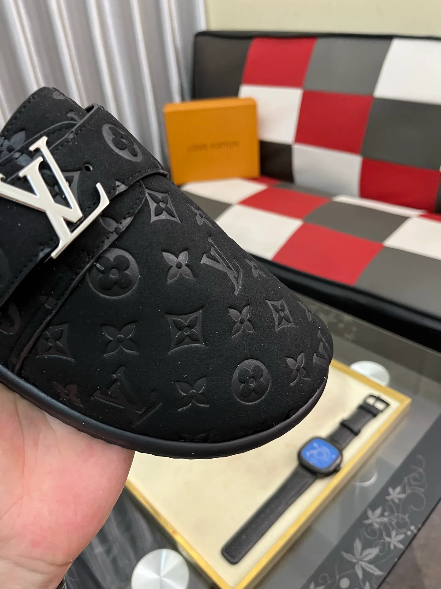 Men's shoes 💰380⌚️⌚️2025 new men's casual sandals and slippers, made of suede cow leather, with Monogram pattern to highlight the trendy style. Adjustable straps illuminated with LV letters, while a resilient insole and micro outsole provide lightweight comfort. Made of suede cow leather with embossed Monogram pattern and brand element metal hardware✅Adjustable straps➕Tough insole‼ ️Micro outsole. Comfortable and easy to wear‼ ️size: 38-446️⃣Colors available